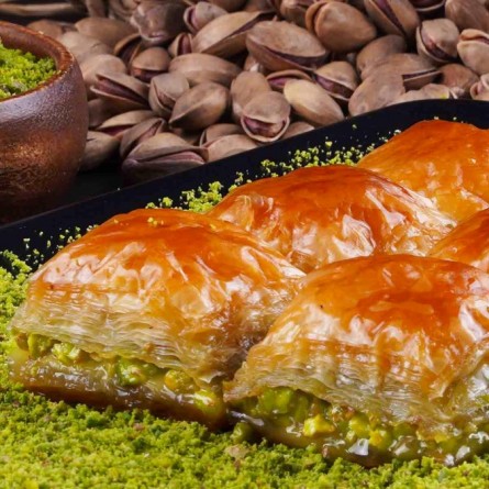 ÖZEL FISTIKLI KARE BAKLAVA