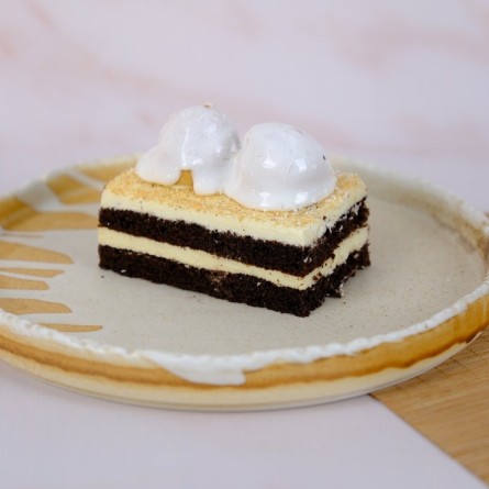 Beyaz Çikolatalı Profiterollü Pasta